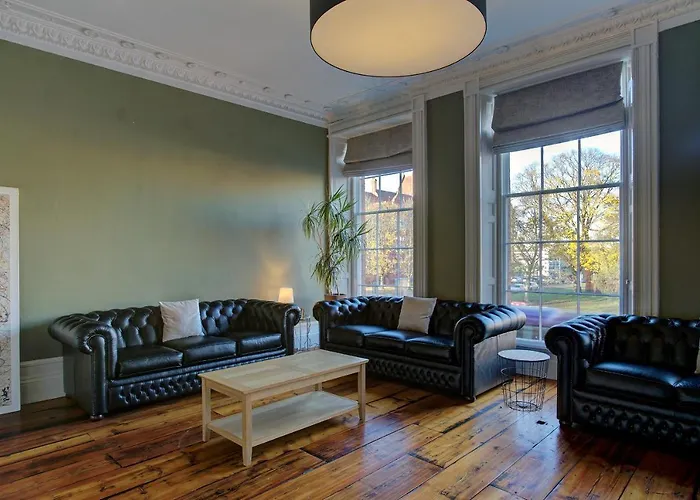 Manchesters Ultimate House - Hot Tub - Sleeps 23!