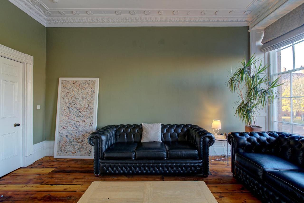 Manchesters Ultimate House - Hot Tub - Sleeps 23! Hébergement de vacances *
