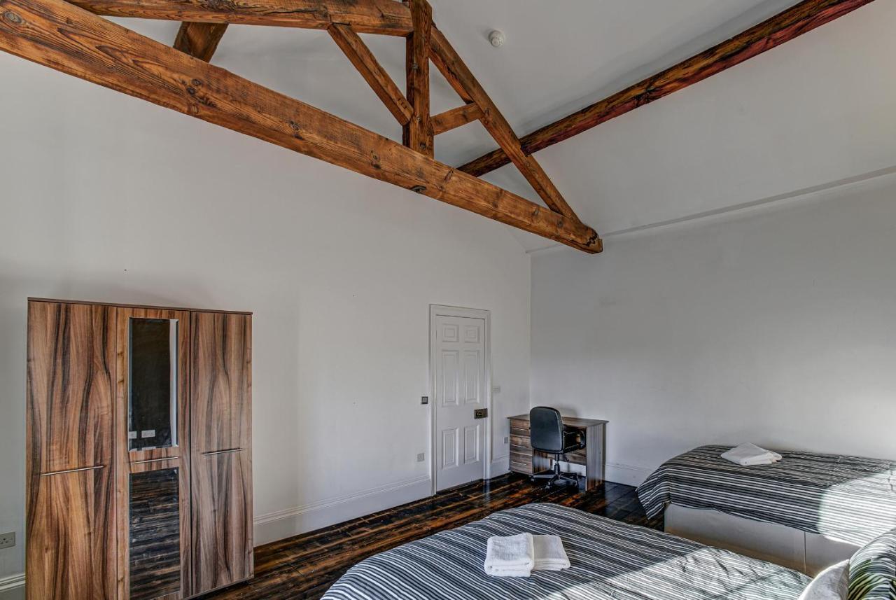 Manchesters Ultimate House - Hot Tub - Sleeps 23! Hébergement de vacances *