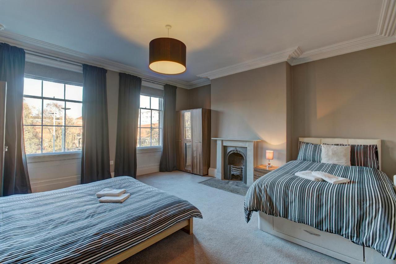 Hébergement de vacances Manchesters Ultimate House - Hot Tub - Sleeps 23!