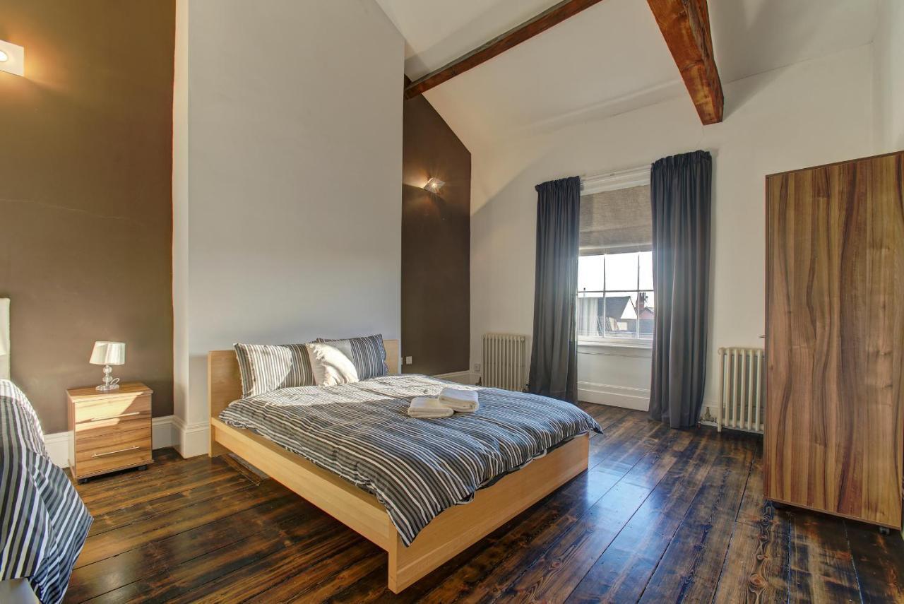 Hébergement de vacances Manchesters Ultimate House - Hot Tub - Sleeps 23!