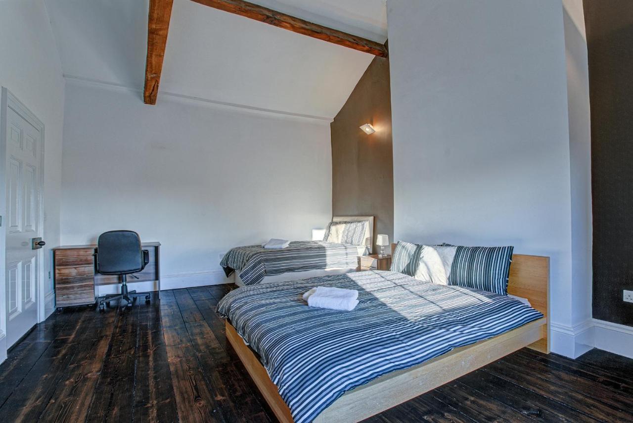 Hébergement de vacances Manchesters Ultimate House - Hot Tub - Sleeps 23! Manchester